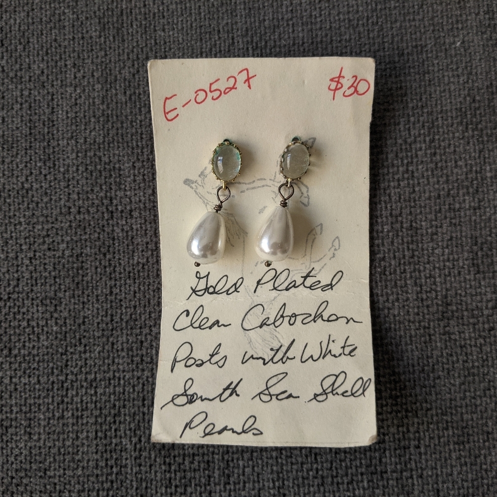 Colonial-inspired drop earrings